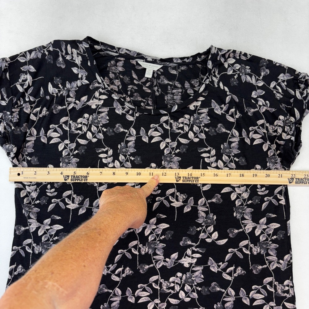Lucky Brand Tops Bundle Women Large Blue Paisley Peasant Black Floral Tee 2 lot - Picture 7 of 11